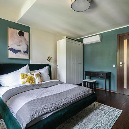 Quite Loft With Balcony And 3 Air Conditioners Prague Ngoại thất bức ảnh