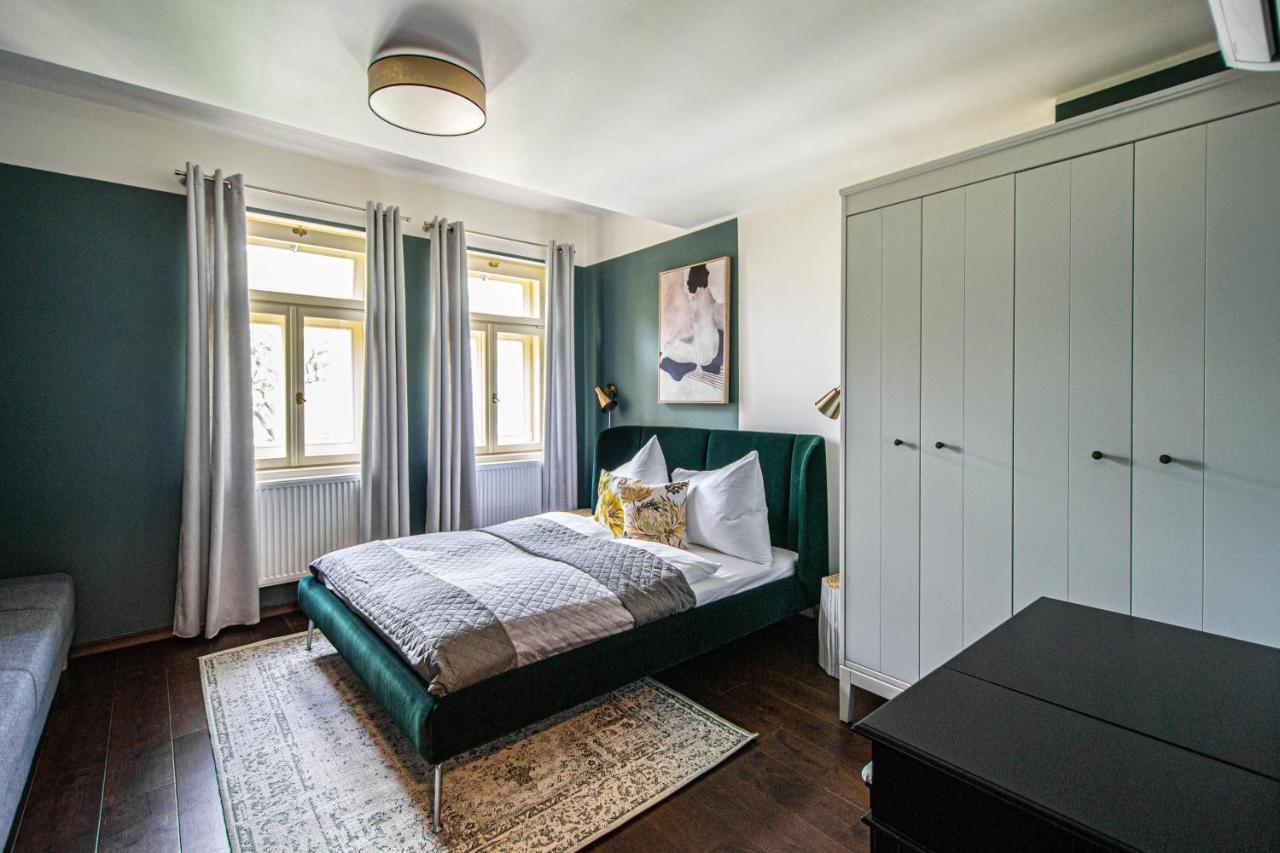 Quite Loft With Balcony And 3 Air Conditioners Prague Ngoại thất bức ảnh