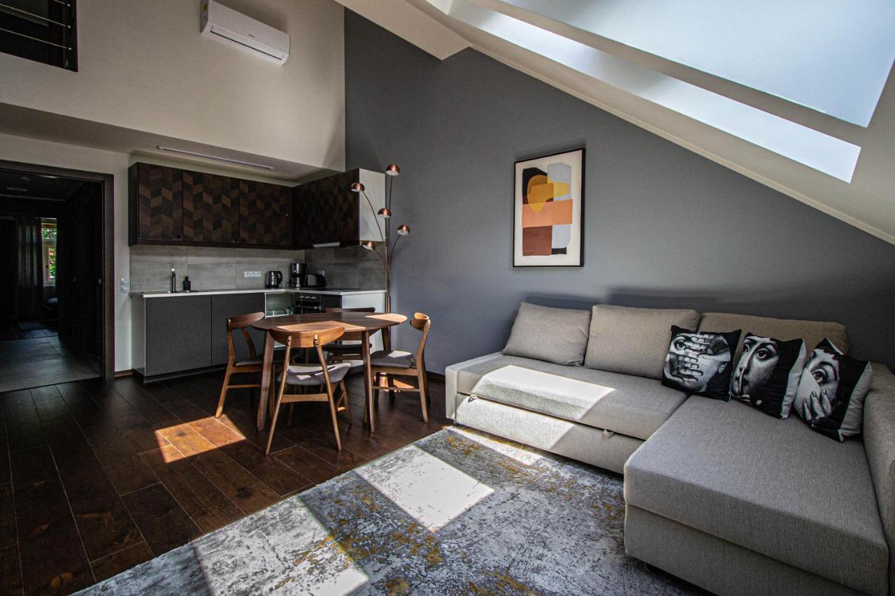 Quite Loft With Balcony And 3 Air Conditioners Prague Ngoại thất bức ảnh