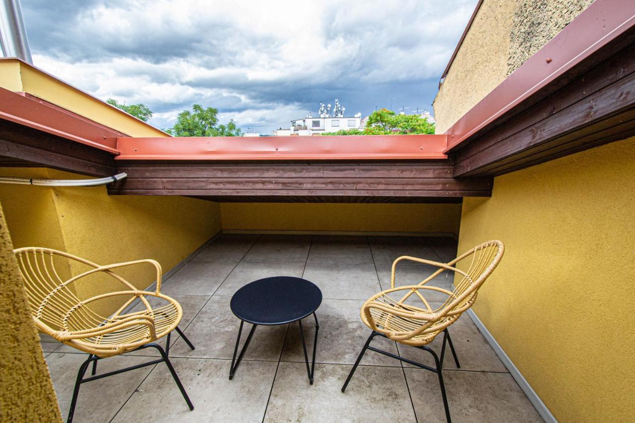 Quite Loft With Balcony And 3 Air Conditioners Prague Ngoại thất bức ảnh