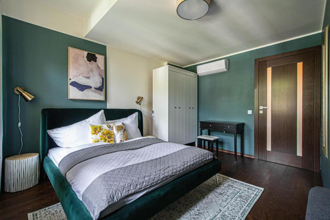 Quite Loft With Balcony And 3 Air Conditioners Prague Ngoại thất bức ảnh